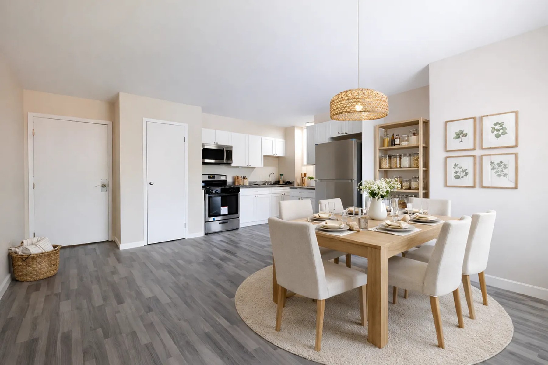 Harbour Point Gardens, Troy, NY: Dining area and open kitchen