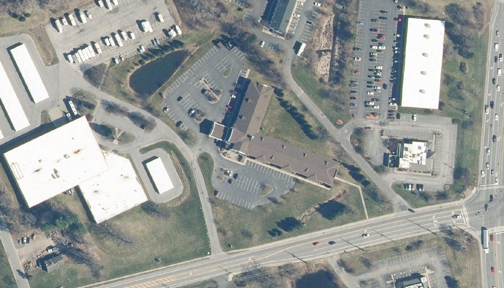 Holiday Inn Express & Suites, Victor, NY: Aerial, leaf-off
