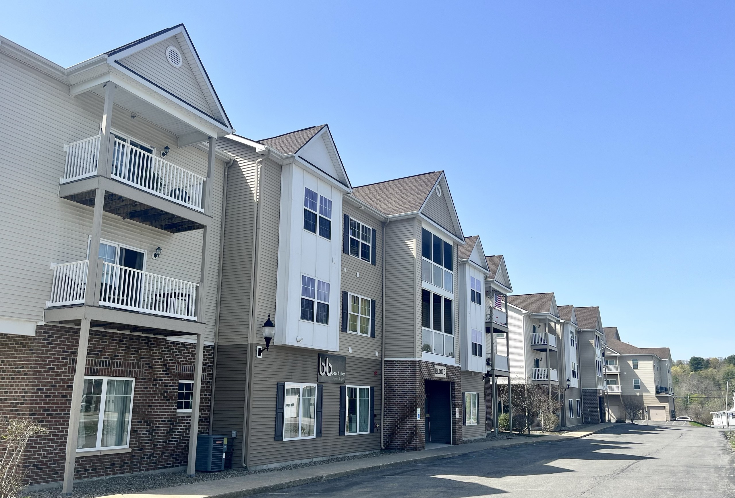 Ridgeview Townhomes, Gansevoort, NY: Apartment buildings along the drive